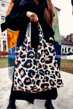 Lade das Bild in den Galerie-Viewer, Brown Leopard Skin Shopping Bag
