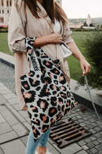 Lade das Bild in den Galerie-Viewer, Brown Leopard Skin Shopping Bag
