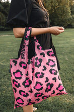 Lade das Bild in den Galerie-Viewer, Pink Leopard Shopping Bag
